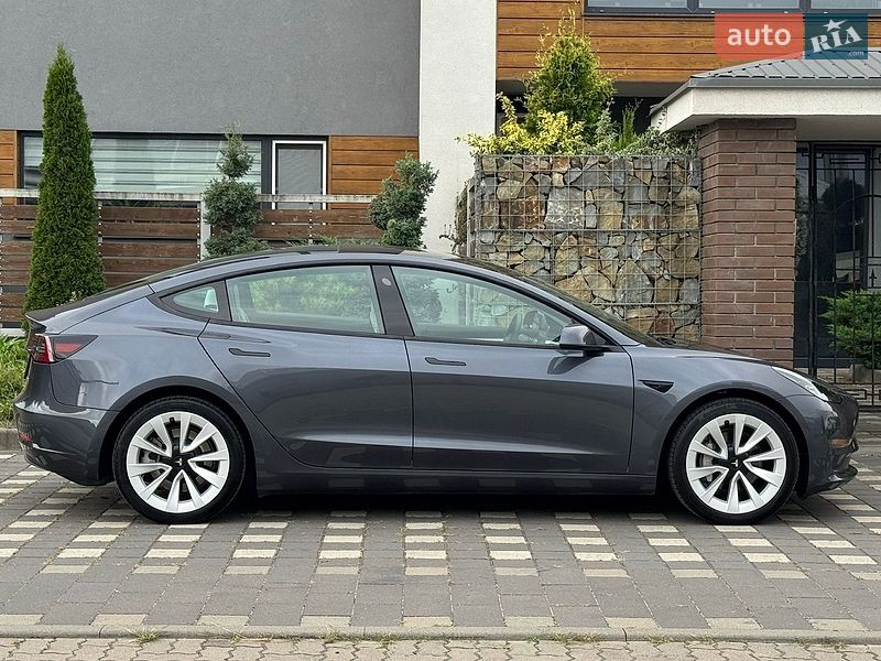 Седан Tesla Model 3 2023 в Стрые