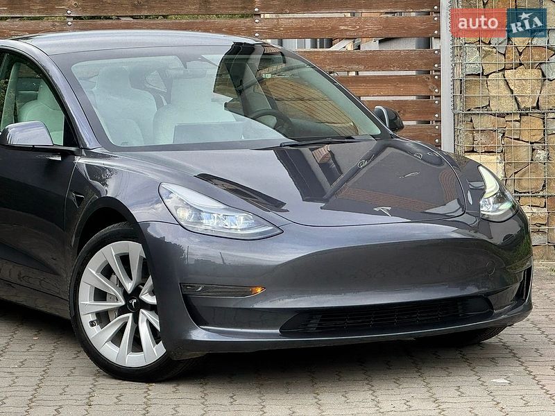 Седан Tesla Model 3 2023 в Стрые