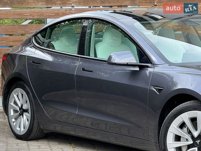 Седан Tesla Model 3 2023 в Стрые