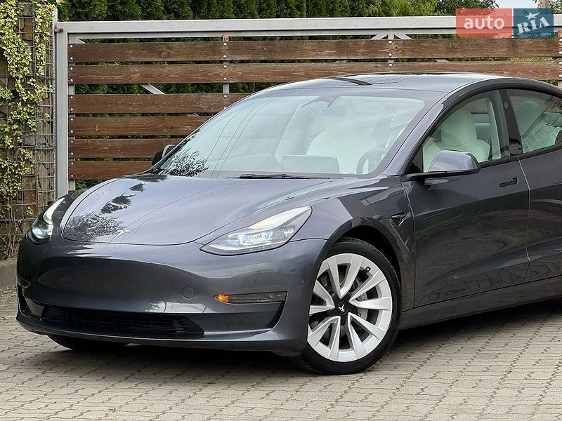Седан Tesla Model 3 2023 в Стрые