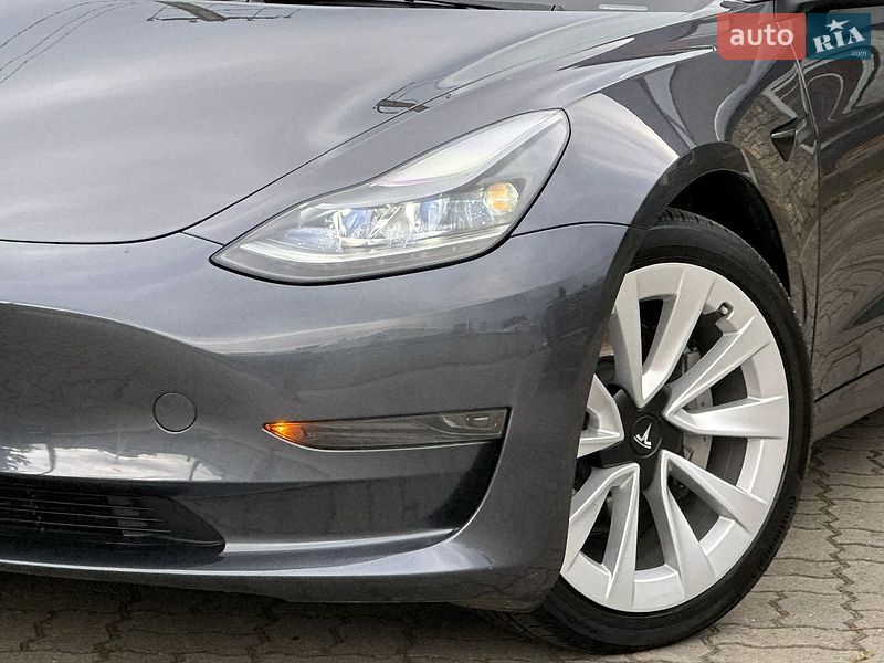 Седан Tesla Model 3 2023 в Стрые