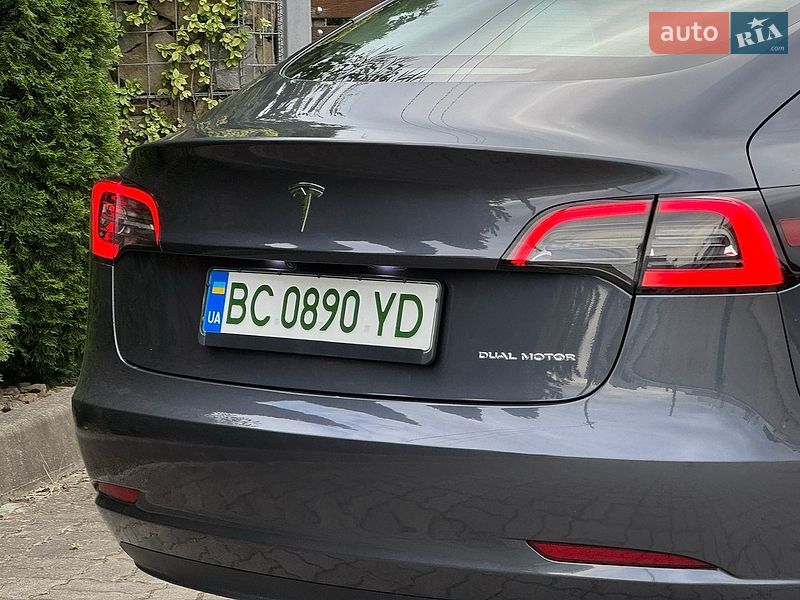 Седан Tesla Model 3 2023 в Стрые