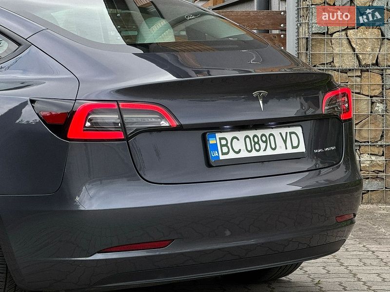 Седан Tesla Model 3 2023 в Стрые