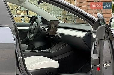 Седан Tesla Model 3 2023 в Стрые
