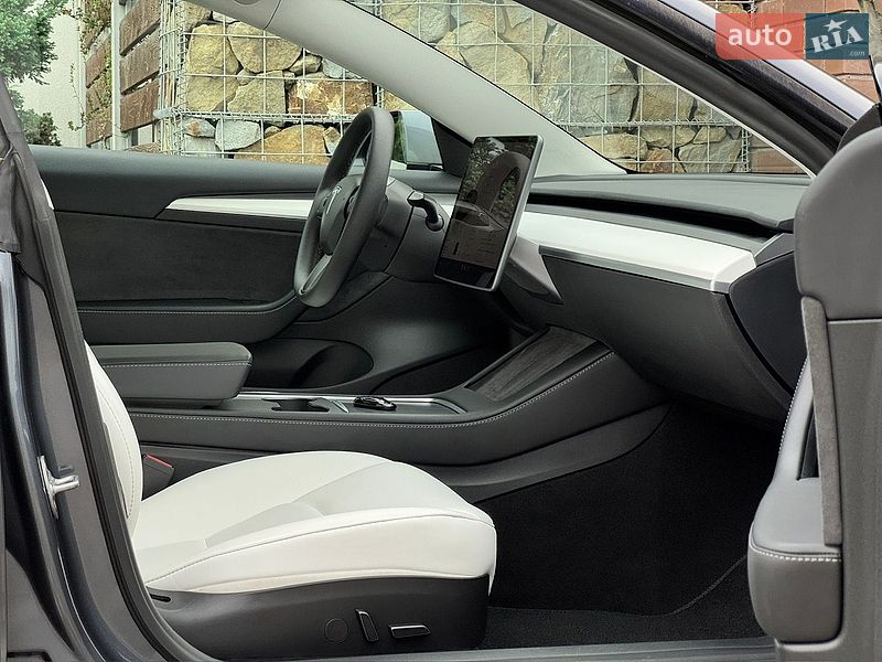 Седан Tesla Model 3 2023 в Стрые