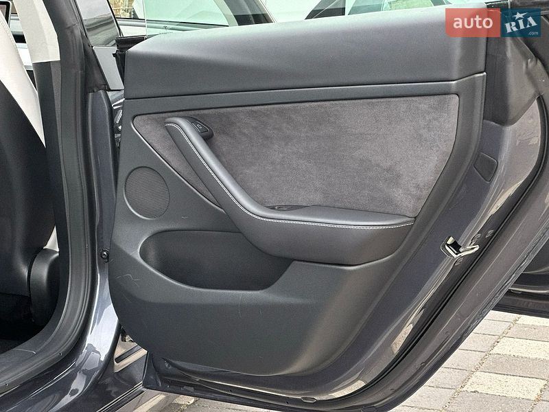 Седан Tesla Model 3 2023 в Стрые