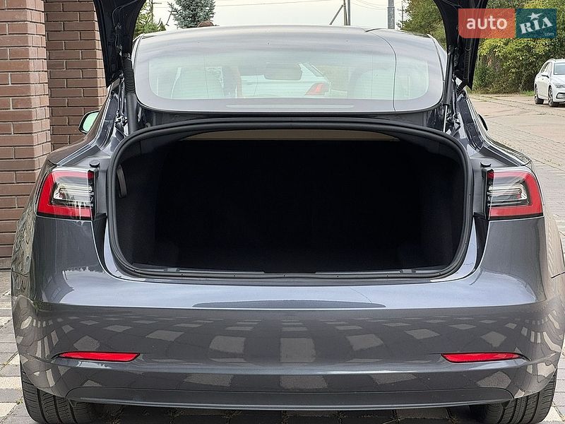 Седан Tesla Model 3 2023 в Стрые