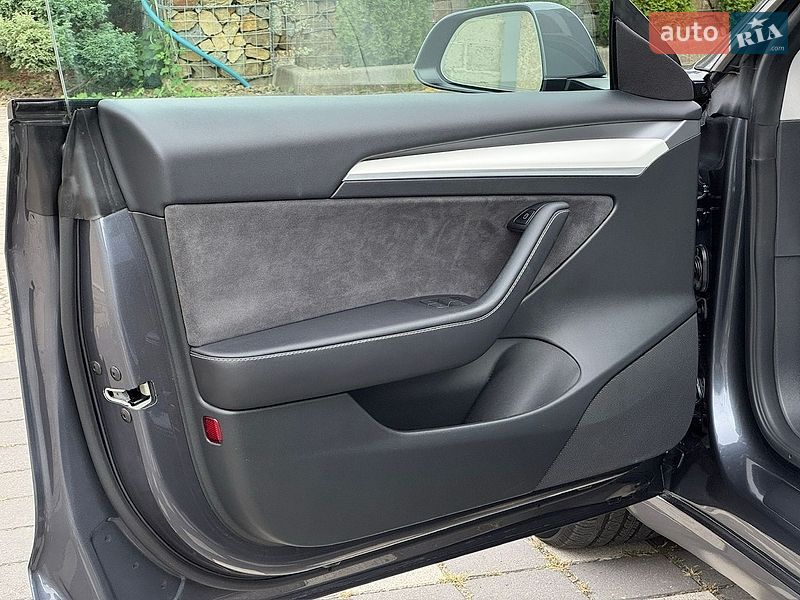Седан Tesla Model 3 2023 в Стрые