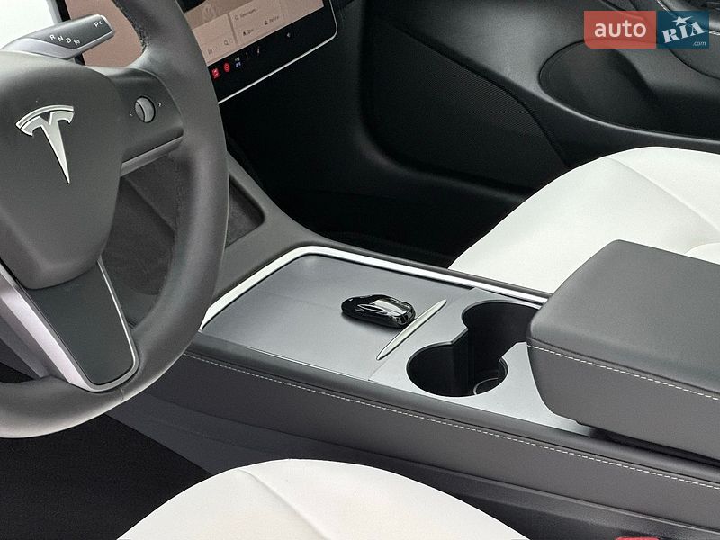 Седан Tesla Model 3 2023 в Стрые