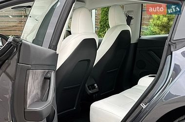 Седан Tesla Model 3 2023 в Стрые