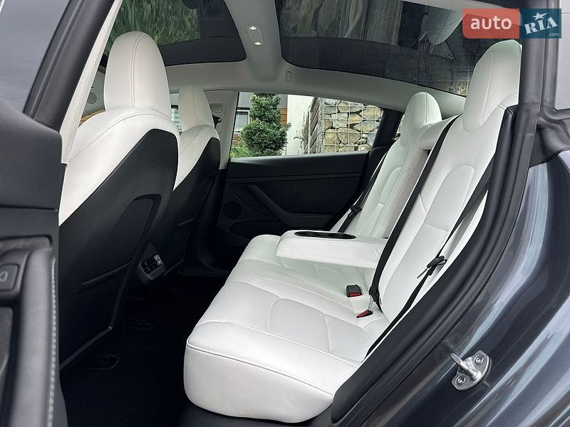 Седан Tesla Model 3 2023 в Стрые