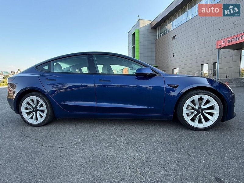 Седан Tesla Model 3 2021 в Кривому Розі