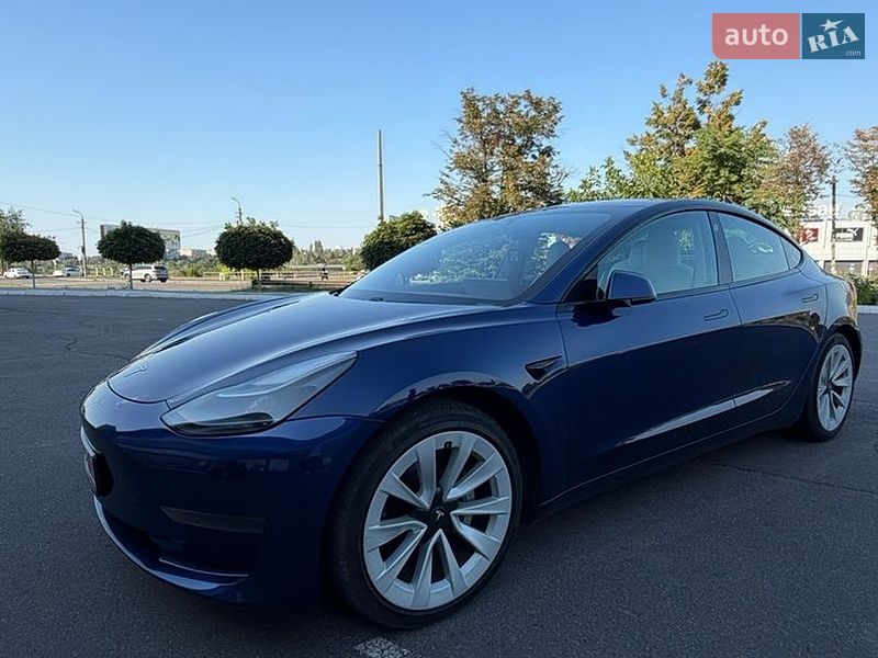 Седан Tesla Model 3 2021 в Кривому Розі