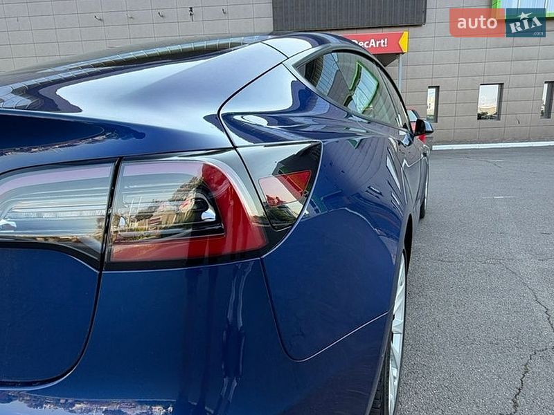 Седан Tesla Model 3 2021 в Кривому Розі