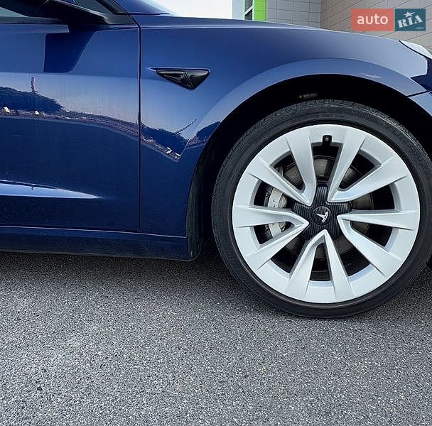 Седан Tesla Model 3 2021 в Кривому Розі