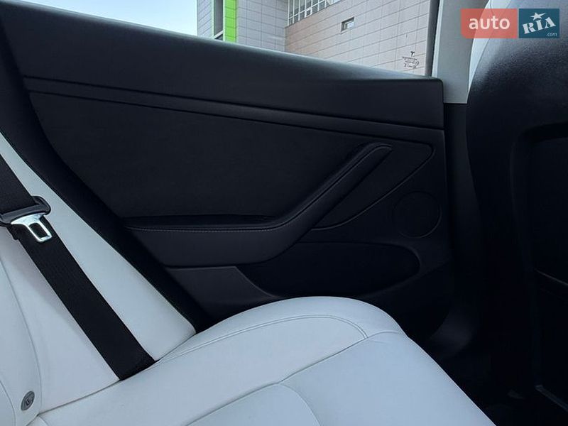 Седан Tesla Model 3 2021 в Кривому Розі