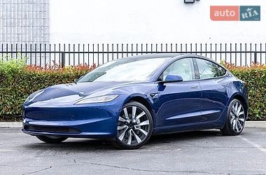 Седан Tesla Model 3 2024 в Вінниці