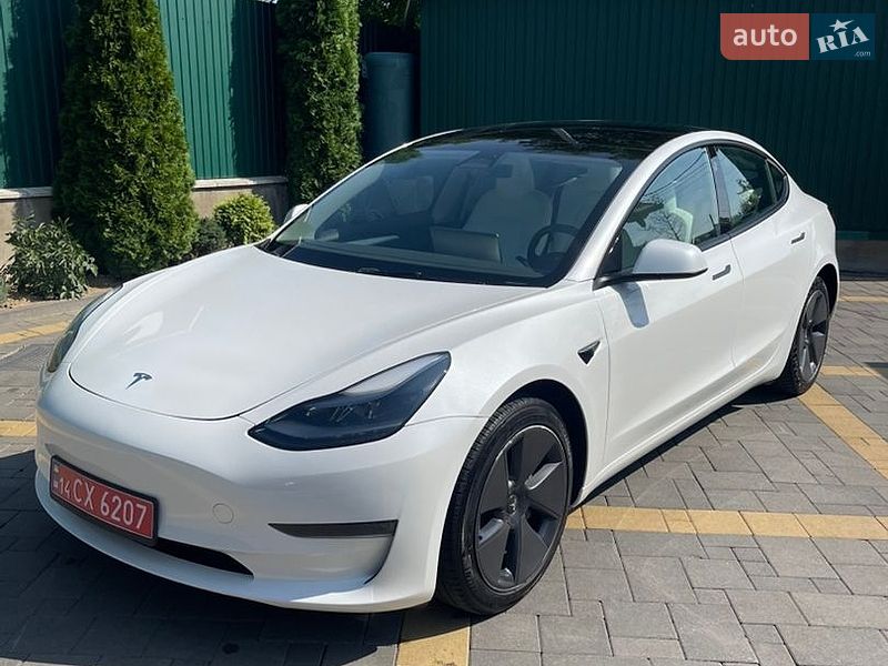 Седан Tesla Model 3 2023 в Моршине