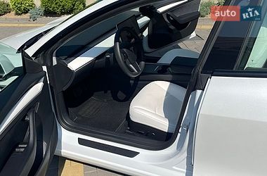 Седан Tesla Model 3 2023 в Моршине