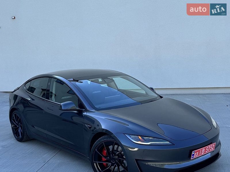 Седан Tesla Model 3 2024 в Луцке
