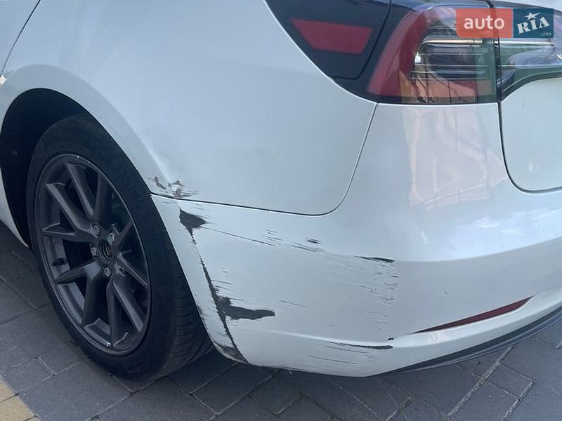 Седан Tesla Model 3 2023 в Моршине