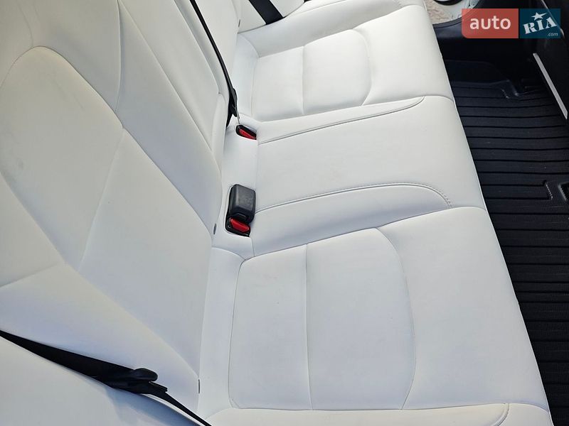 Седан Tesla Model 3 2023 в Василькове