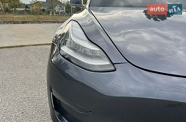 Седан Tesla Model 3 2018 в Звягеле