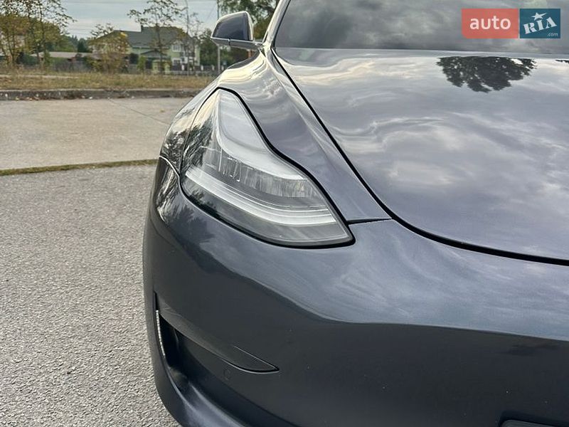 Седан Tesla Model 3 2018 в Звягеле