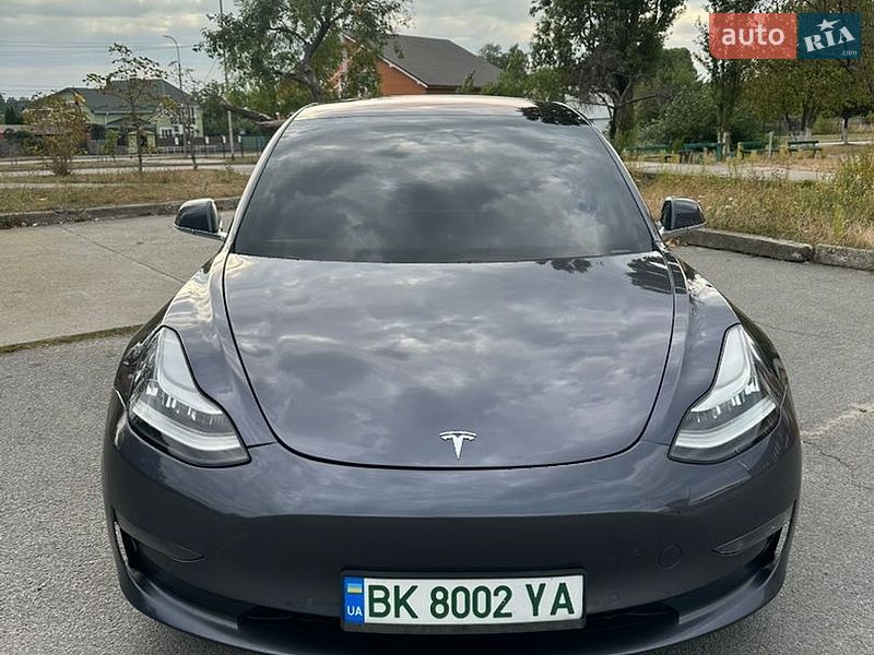 Седан Tesla Model 3 2018 в Звягеле