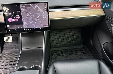 Седан Tesla Model 3 2018 в Звягеле