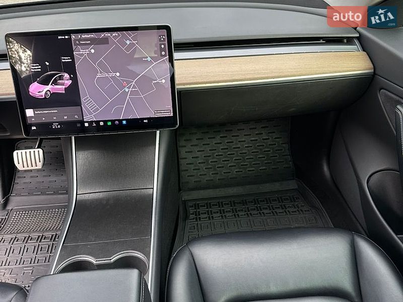 Седан Tesla Model 3 2018 в Звягеле