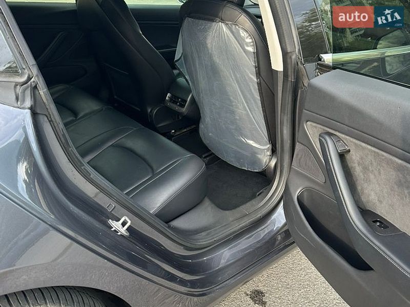 Седан Tesla Model 3 2018 в Звягеле