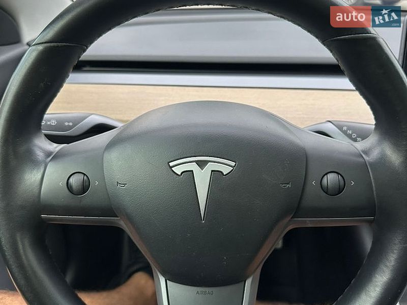 Седан Tesla Model 3 2018 в Звягеле