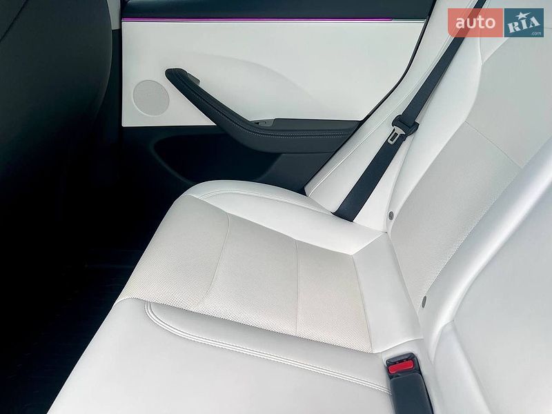 Седан Tesla Model 3 2024 в Капитановке