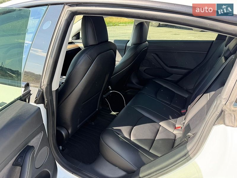 Седан Tesla Model 3 2021 в Луцьку