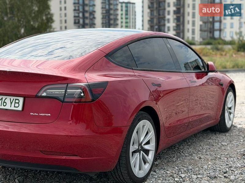 Седан Tesla Model 3 2022 в Києві