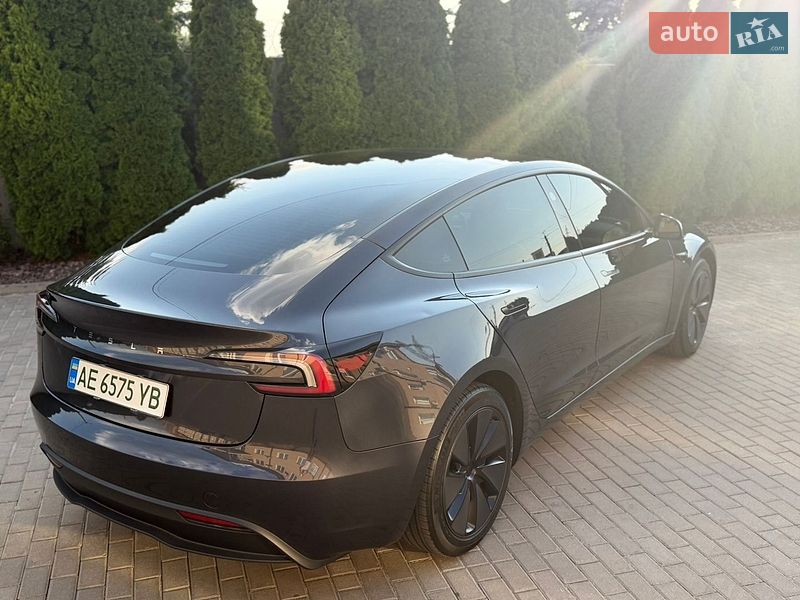 Седан Tesla Model 3 2024 в Днепре