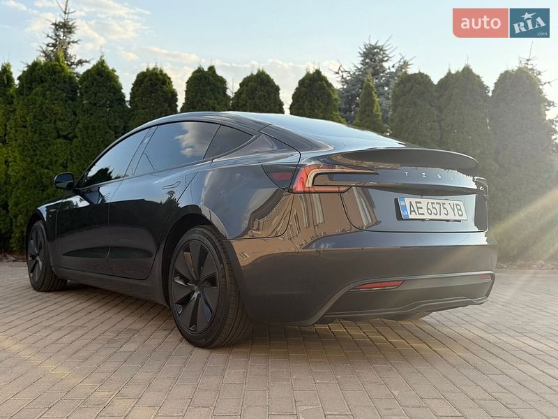 Седан Tesla Model 3 2024 в Днепре