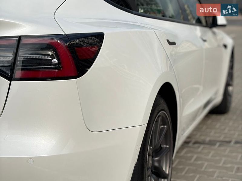 Седан Tesla Model 3 2022 в Киеве