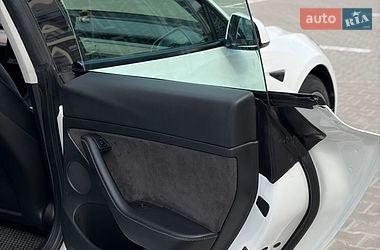Седан Tesla Model 3 2022 в Киеве