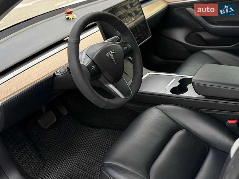 Седан Tesla Model 3 2022 в Киеве