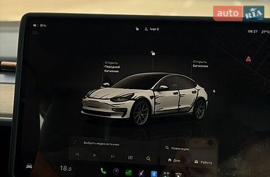 Седан Tesla Model 3 2022 в Киеве