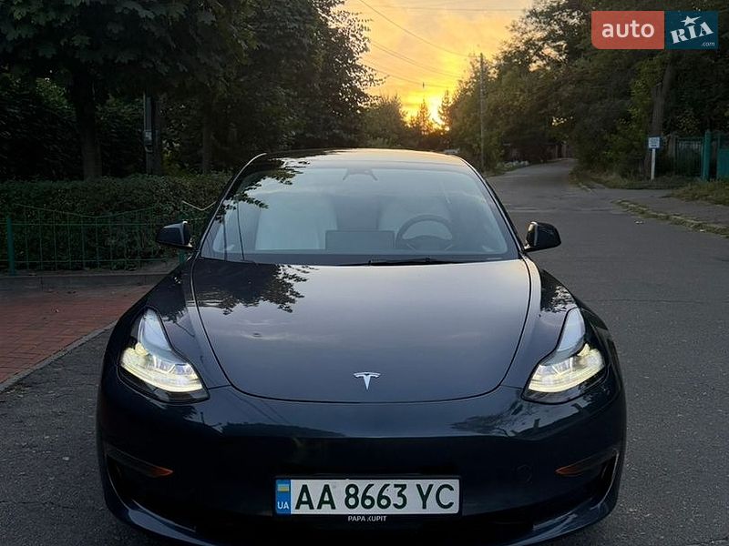 Седан Tesla Model 3 2022 в Киеве