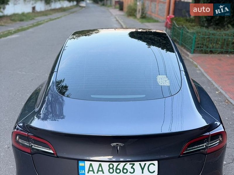 Седан Tesla Model 3 2022 в Киеве