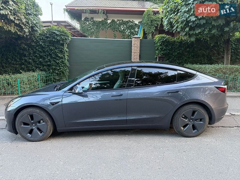 Седан Tesla Model 3 2022 в Киеве