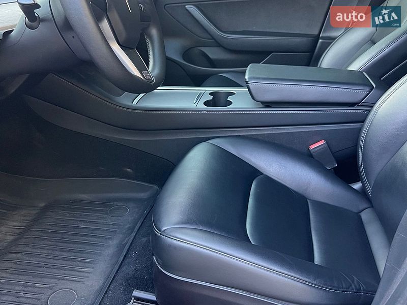 Седан Tesla Model 3 2022 в Тернополе