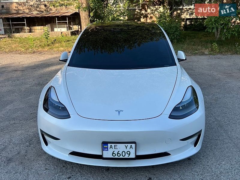 Седан Tesla Model 3 2022 в Тернополе