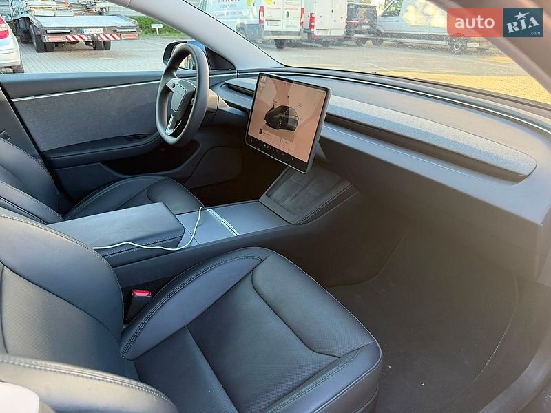 Седан Tesla Model 3 2024 в Одесі