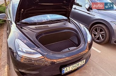 Седан Tesla Model 3 2018 в Львове