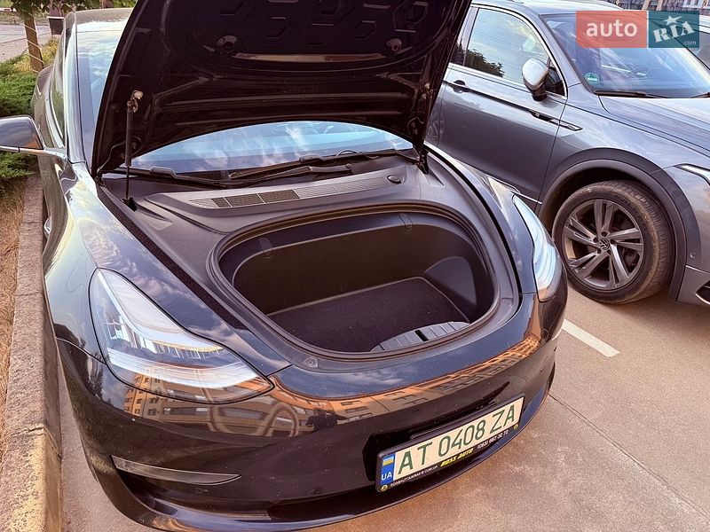 Седан Tesla Model 3 2018 в Львове